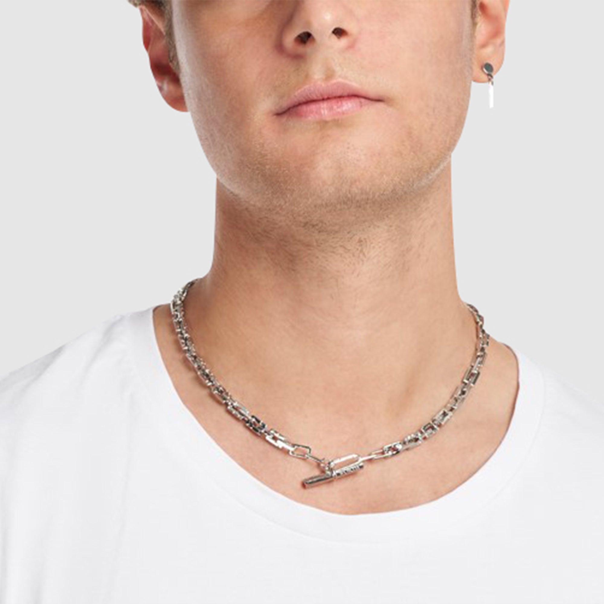 月亮和星星雕刻颈链