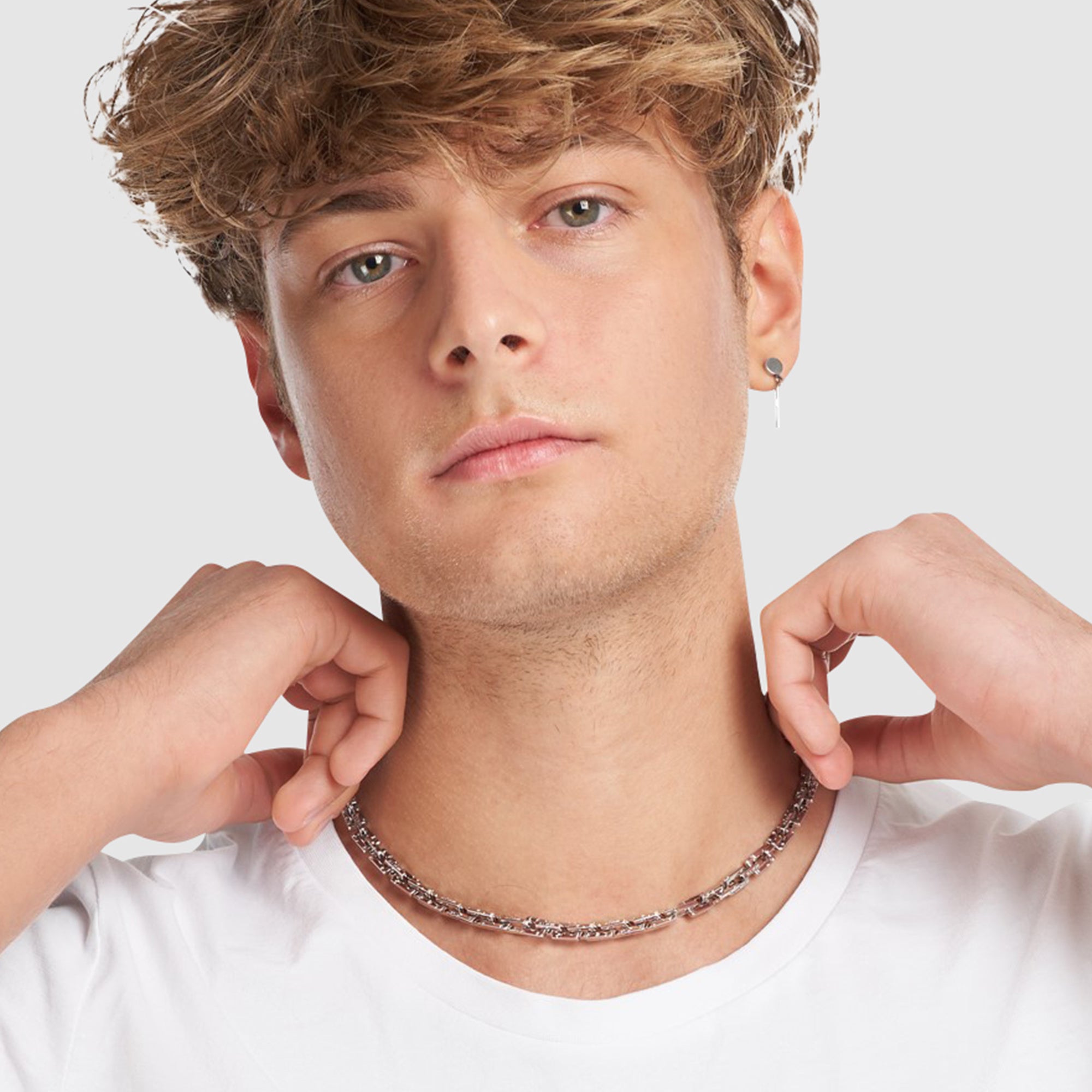 月亮和星星雕刻颈链